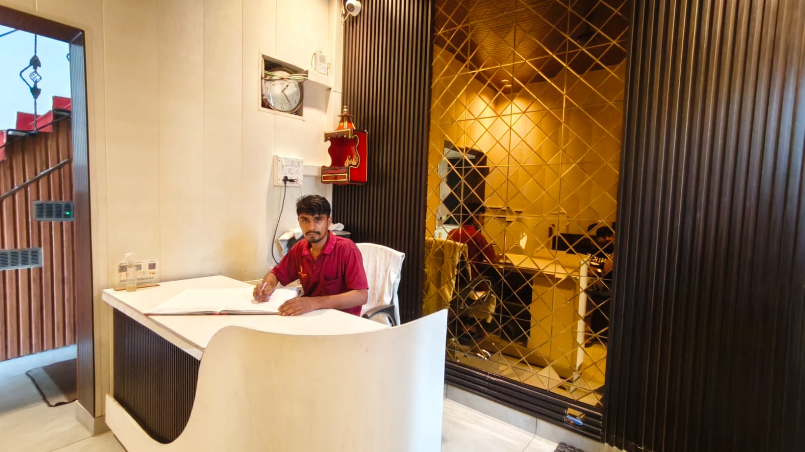 Family Room near iimt road meerut